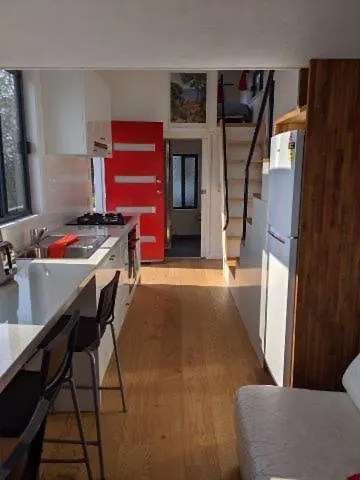 Bottletree Gardens Mini Mansion Red Apartment Lower Beechmont